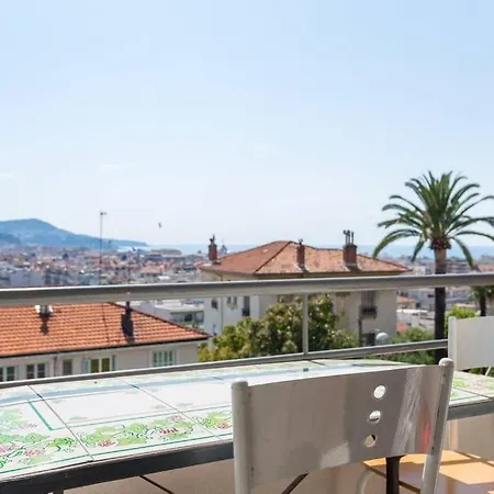 Sea View Apartment *